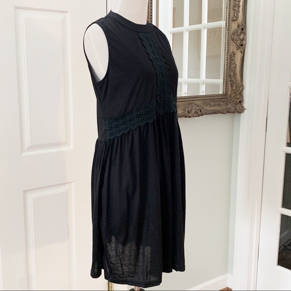 Black Mini Lace Sleeveless Shift Dress - Picture 7 of 8